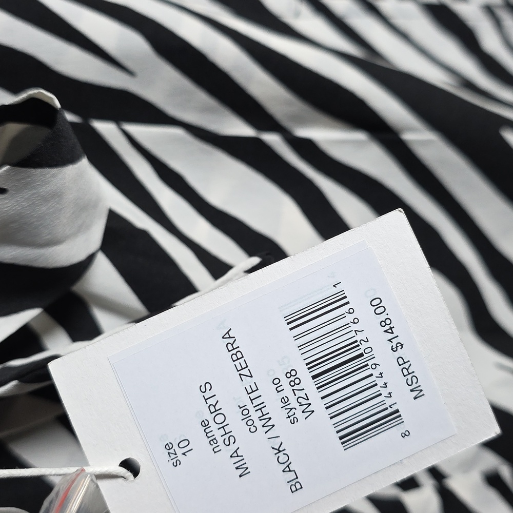 Walter Baker Zebra Shorts, Size 10 - Picture 10 of 10